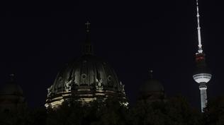 Berlin'de kundaklama şüphesi... 50 bin hane karanlıkta kaldı