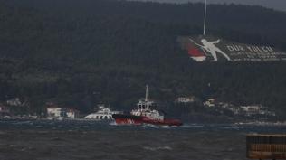 Boğaz trafiğine lodos engeli: Geçişlere kapatıldı