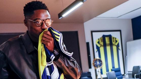 Musaba, Fenerbahçe tarihinin 8. Hollandalı futbolcusu oldu