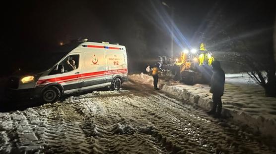 Sa�l�k personelinden alk��lanacak hareket: Hastay� s�rt�nda ta��d�