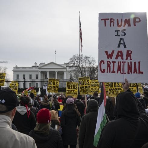 ABD'nin Venezuela'ya askeri müdahalesi! Beyaz Saray önünde protesto