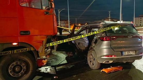 Afyonkarahisar'da can pazar�: T�r ile �arp��t�, �ok say�da yaral� var