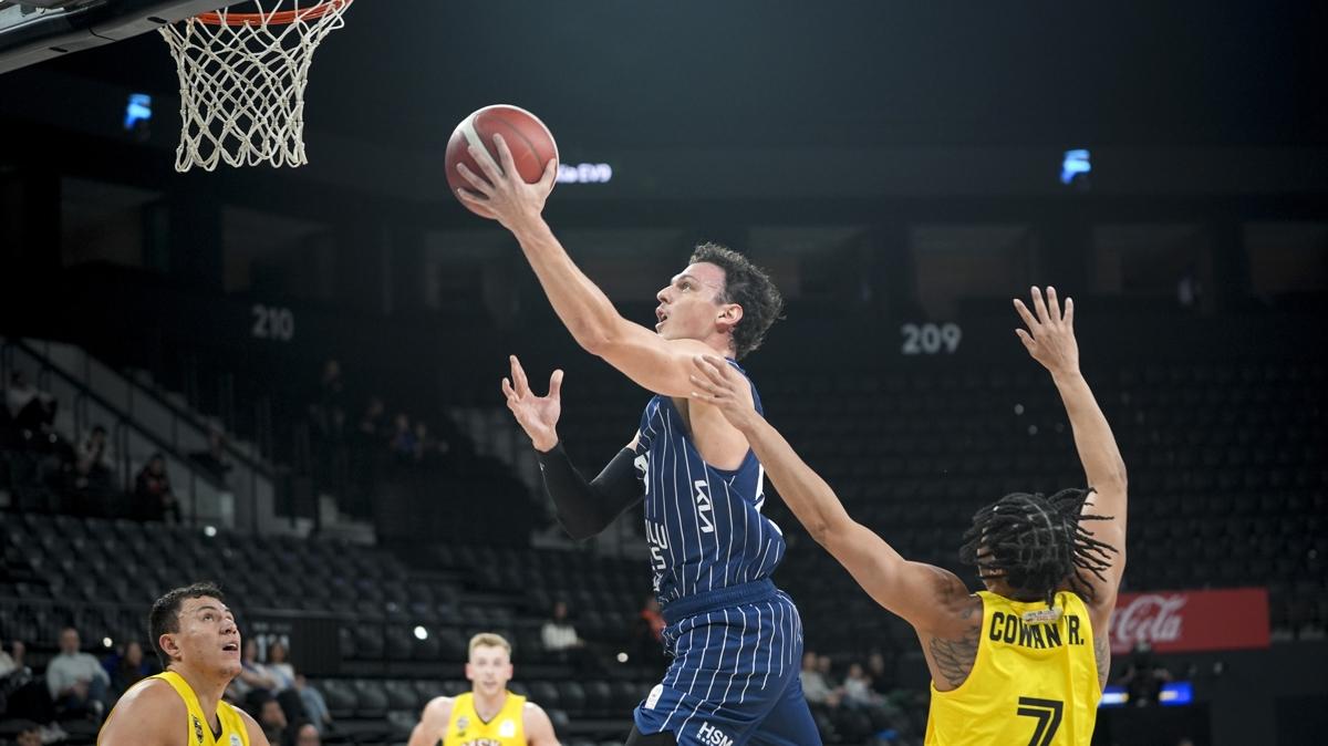 Anadolu Efes evinde galip