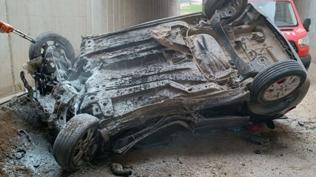 Araç otoyol köprüsünden düştü: Ölü ve yaralılar var