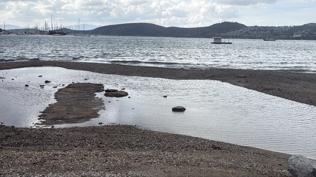 Bodrum'da deniz suyu çekildi