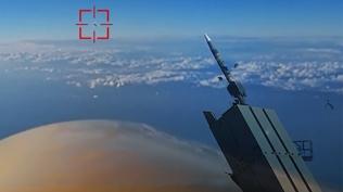 ÇELİKKUBBE'nin caydırıcılığı artıyor! SİPER-1 dost uçakları arasından düşmanı vurdu