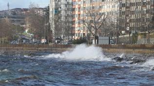 İstanbul'da lodos etkisini sürdürüyor