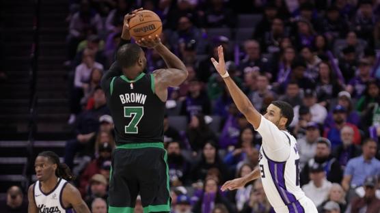 Jaylen Brown'un y�ld�zla�t��� ma�ta Boston farkl� kazand�