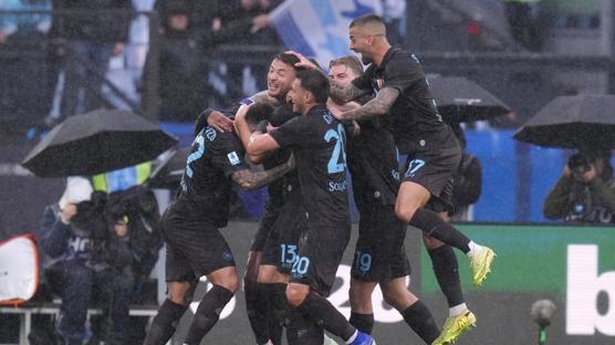 Napoli 3 puan� 2 golle kapt�
