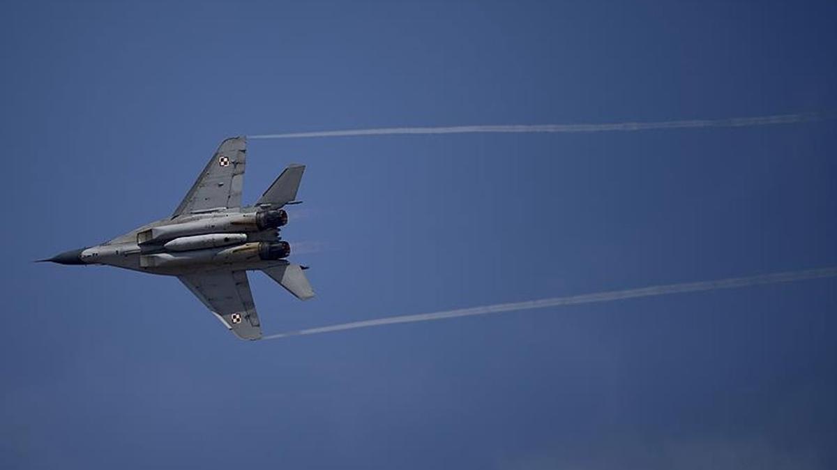 7 adet Su-57‘nin havalimanına inmesi an meselesi
