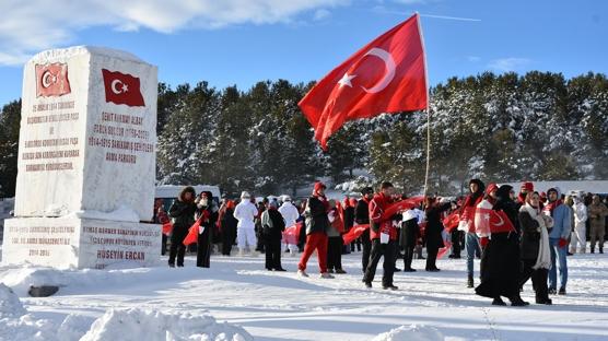 Binlerce vatanda� �ehitlerimiz i�in y�r�y��e ge�ti