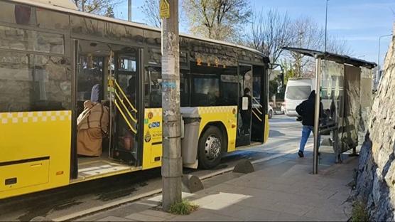 1 ayl�k bebe�i otob�s dura��na b�rakm��lard�: Anne ve anneanne yakaland�