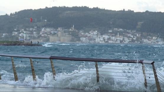 �anakkale Bo�az�'nda �ift tarafl� lodos engeli: 45 saat sonra trafi�e a��ld�