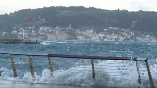 Çanakkale Boğazı'nda çift taraflı lodos engeli: 45 saat sonra trafiğe açıldı