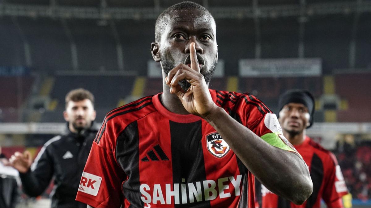 Gaziantep FK'da ayr�l�k: Badou Ndiaye
