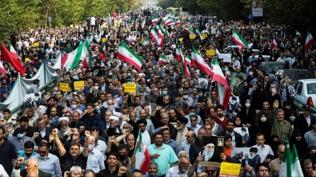 İran'da sokaklar karıştı! 250 polis yaralandı