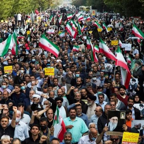 İran'da sokaklar karıştı! 250 polis yaralandı