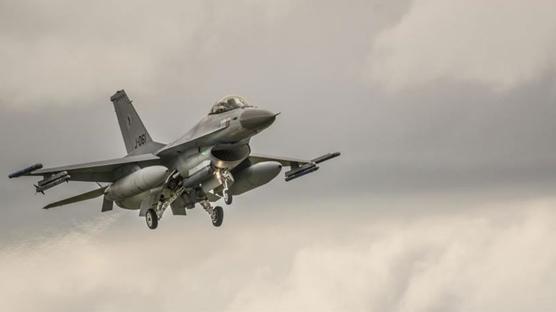 16 adet F-16 sava� u�a�� askeri �sse geliyor