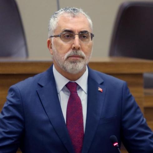 Bakan I��khan'dan gen�lere istihdam m�jdesi: T�rkiye'nin kaderini de�i�tirecek