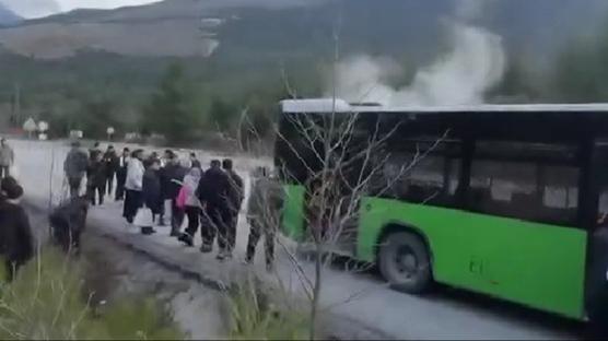 CHP'li belediyenin otobüsleri alev alev yandı: Yolcular kendini dışarıya zor attı