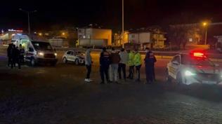 �neg�l'de iki otomobil �arp��t�: 3 ki�i yaraland�