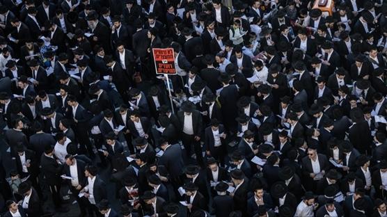 �srail sokaklar� kayn�yor! Binlerce ki�i g�steri d�zenledi