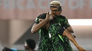 Nijerya, farkl� kazanarak �eyrek finale y�kseldi