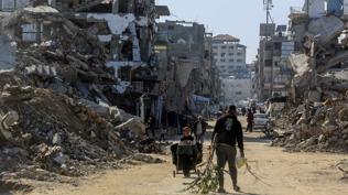 Soyk�r�mc� �srail'den Gazze'nin do�usuna bombard�man