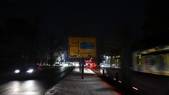 50 bin hane elektriksiz kal�rken Berlin Belediye Ba�kan�'n�n tenis oynad��� ortaya ��kt�