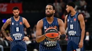 Anadolu Efes evinde Paris Basketbol'a mağlup oldu