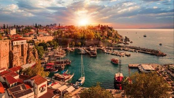 Antalya turizminde rekor ziyaret�i: On milyonlarca ki�inin tercihi oldu