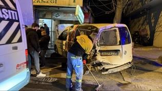 Bahçelievler'de kontrolden çıkan kamyonet ortalığı savaş alanına çevirdi