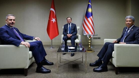 Bakan Fidan, Malezya Ba�bakan� Enver ve mevkida�� ile bir araya geldi