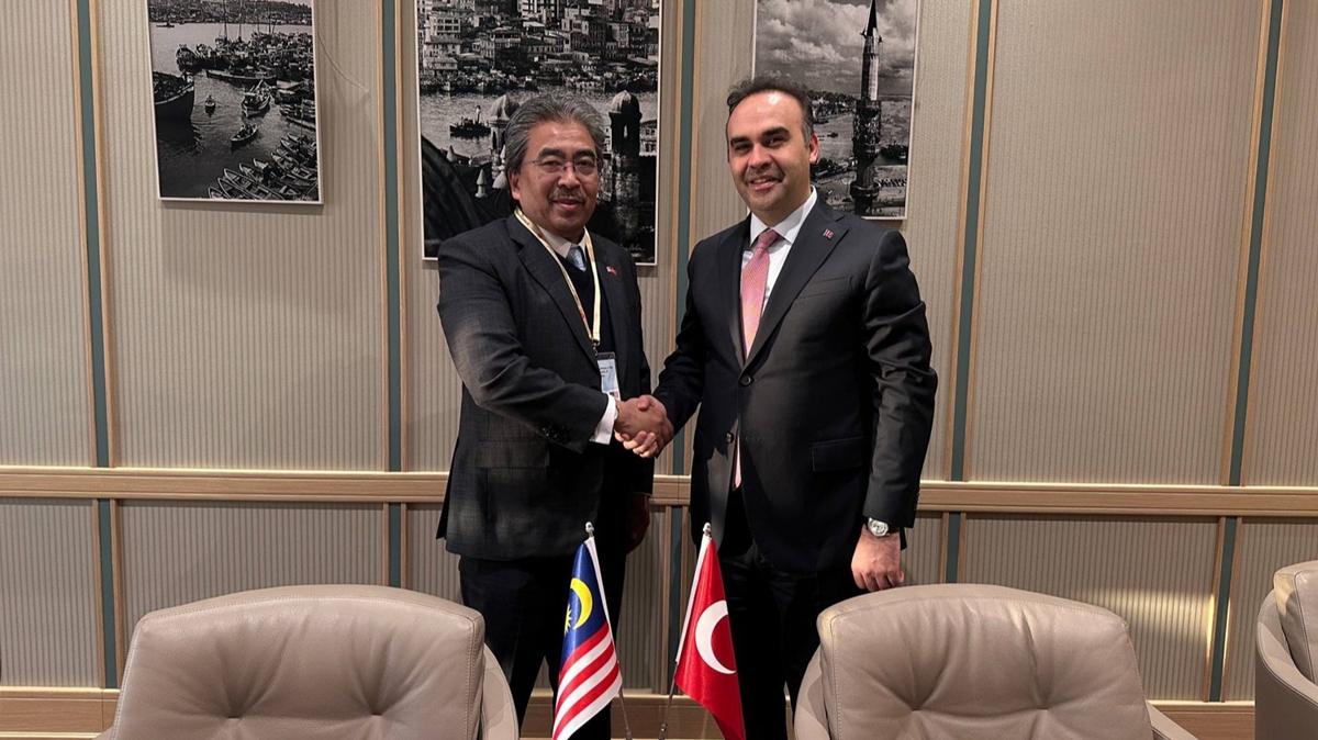 Bakan Kac�r, Malezya Yat�r�m, Ticaret ve Sanayi Bakan� Johari Abdul Ghani ile g�r��t�