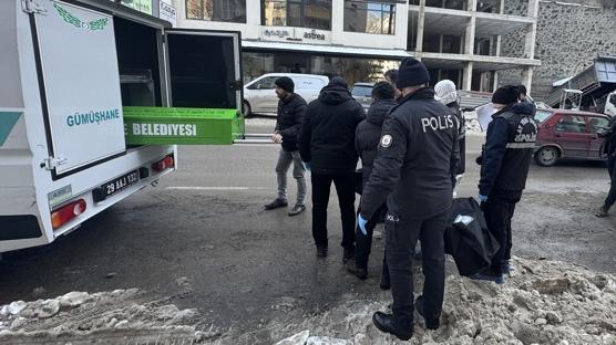 Bir s�redir haber al�nam�yordu: Akademisyen evinde �l� bulundu