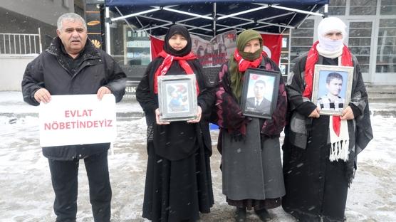 DEM Parti �n�nde evlat n�beti: Evlatlar�m�z�n teslim olmas� i�in �a�r�da bulunuyorum