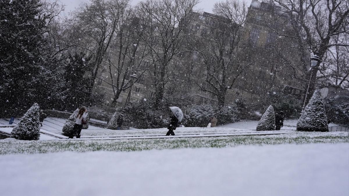 Fransa ve Bosna Hersek'te kar ya���� 6 can ald�