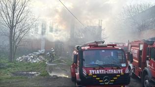 Gaziosmanpaşa'da avize deposunda yangın paniği