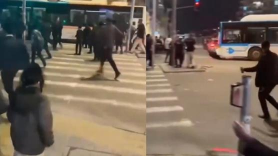 �srail'de ortal�k kar��t�... Otob�s g�stericilerin aras�na dald�