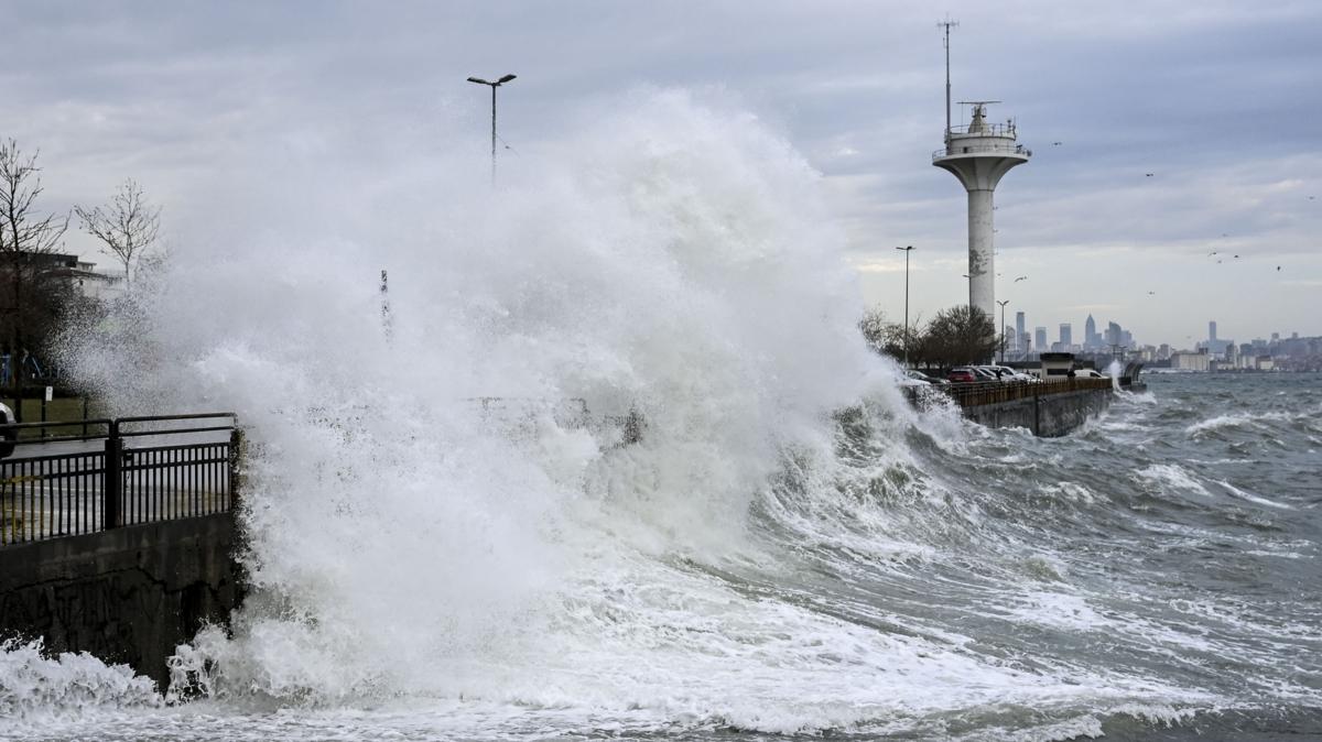 �stanbul ve �evresi i�in f�rt�na uyar�s�