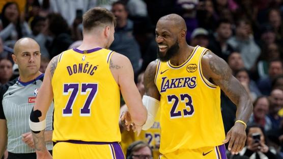 Luka Doncic ve LeBron James y�ld�zla�t�! Lakers deplasmanda kazand�