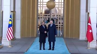 Cumhurba�kan� Erdo�an resmi t�renle kar��lad�