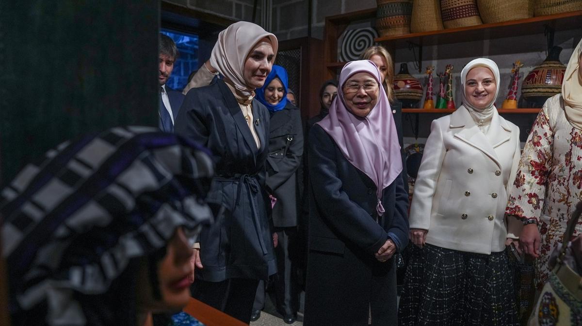 Malezya Ba�bakan�'n�n e�i Azizah �smail, Ankara'da Afrika El Sanatlar� Pazar� ve K�lt�r Evi'ni ziyaret etti