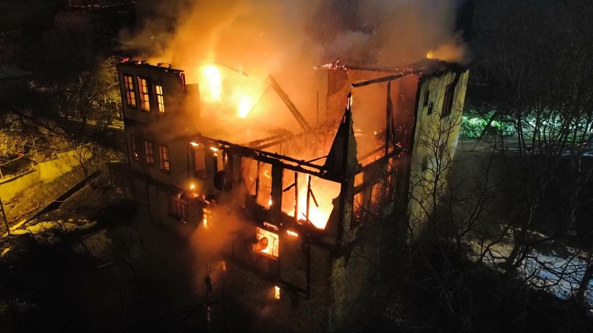 Safranbolu'da yangın: Tarihi konak alev alev yandı