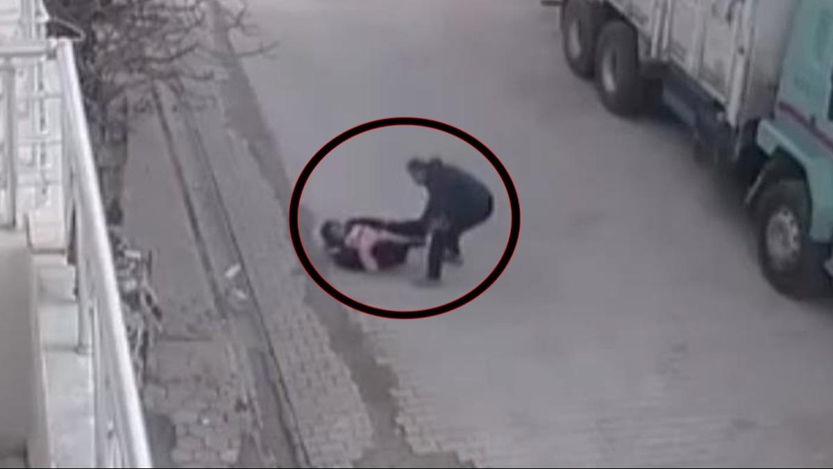 Sokak ortas�nda deh�et anlar�! Kuca��nda bebe�i olan kad�n� ac�mas�zca darp etti
