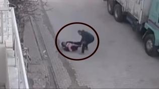 Sokak ortasında dehşet anları! Kucağında bebeği olan kadını acımasızca darp etti