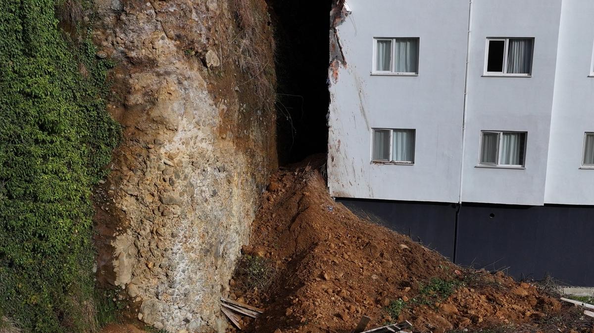 Trabzon'da toprak kayması: 6 katlı bina tahliye edildi