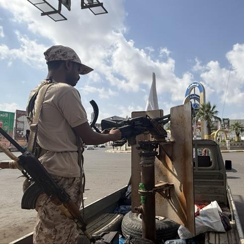 Yemen'de askeri hareketlilik! Silahl� g��ler Aden'e ilerliyor