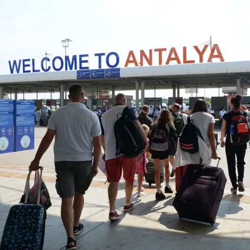 Antalya'ya turist ak�n�: 39 milyon yolcuya hizmet verildi