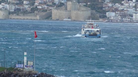 Çanakkale Boğazı'nda ulaşıma fırtına engeli